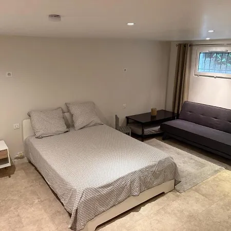 Holiday home Maison Avec Jardin Privatif, 4 Chambres, Calme Dans Avec Piscine Antibes