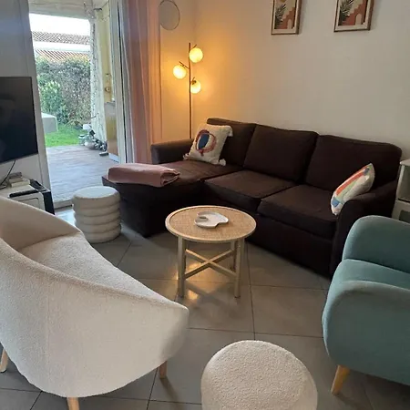 Holiday home Maison Avec Jardin Privatif, 4 Chambres, Calme Dans Avec Piscine Antibes