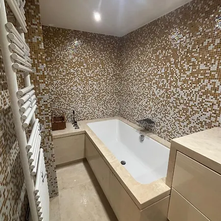 Dom wakacyjny Maison Avec Jardin Privatif, 4 Chambres, Calme Dans Avec Piscine Antibes