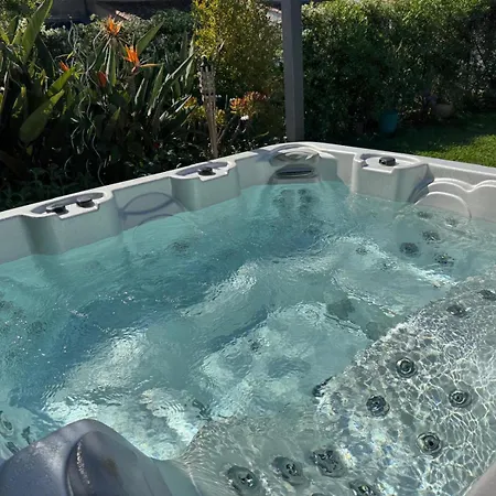 Dom wakacyjny Maison Avec Jardin Privatif, 4 Chambres, Calme Dans Avec Piscine